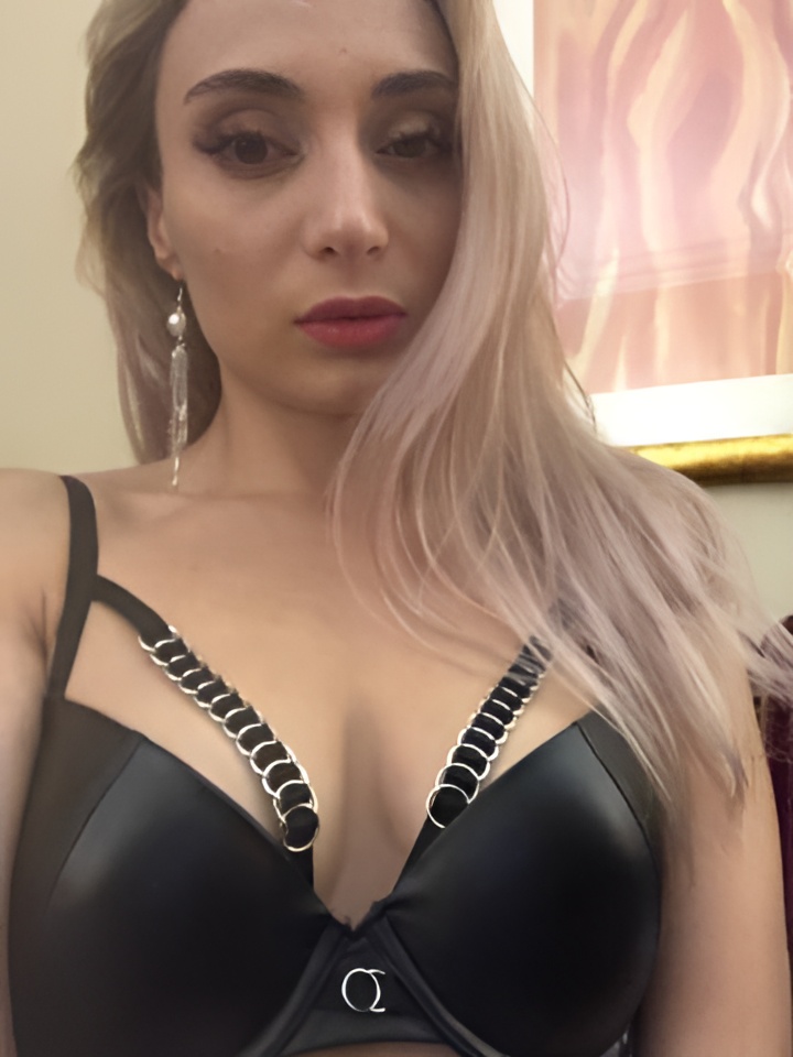 Таня привлекальеная девушка из Ровеньков цена от 2500 руб