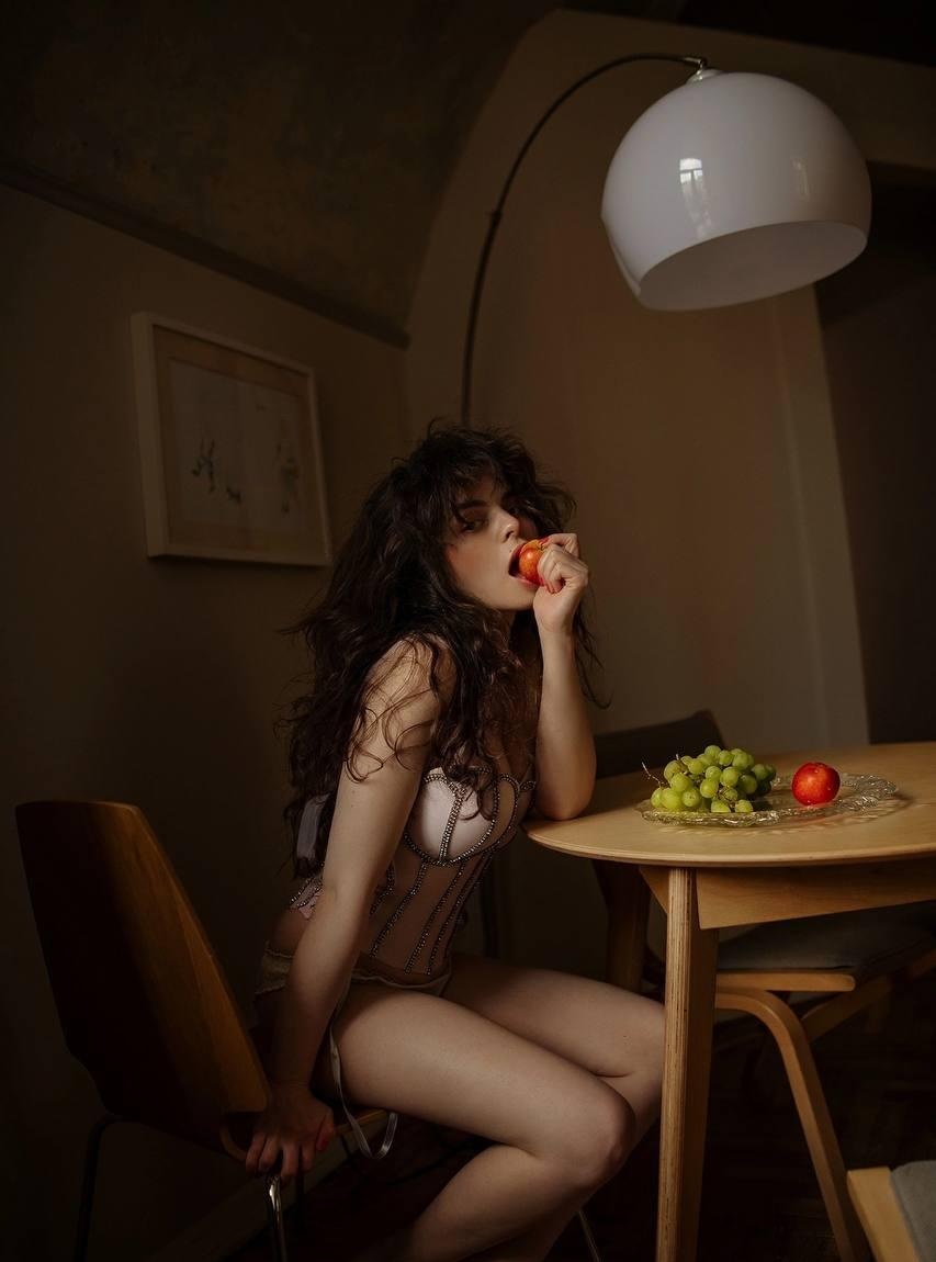 Таисия привлекальеная девушка из Ровеньков цена от 5000 руб