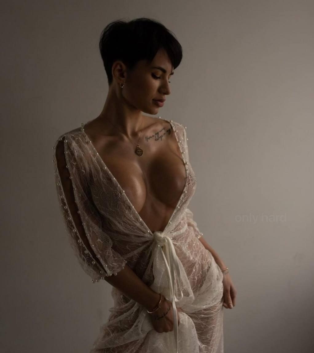 Ника привлекальеная девушка из Ровеньков цена от 7000 руб