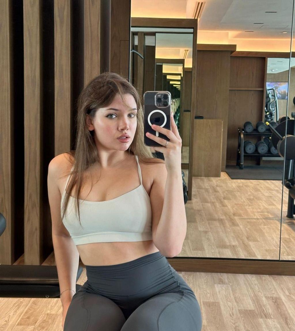 Катька привлекальеная девушка из Ровеньков цена от 6000 руб