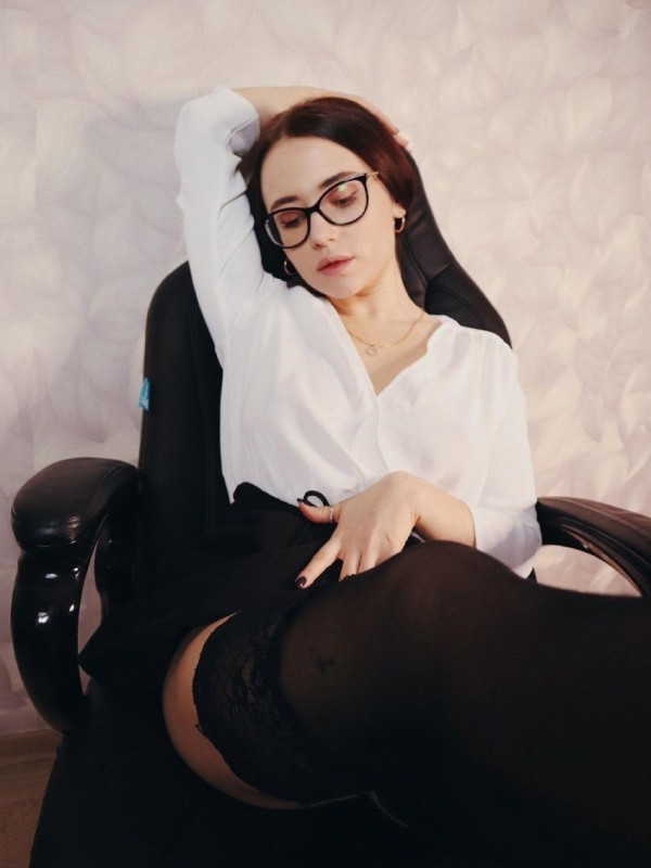 Яночка привлекательная девушка из Ровеньков цена от 3500 руб