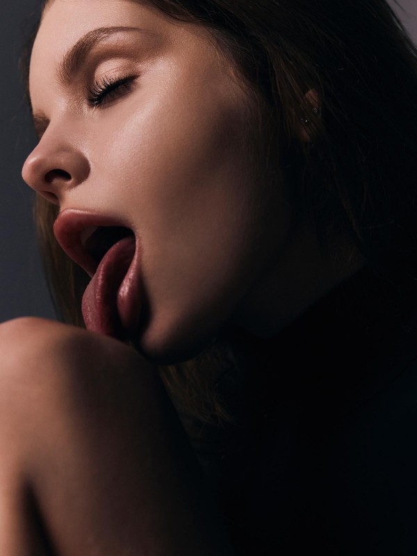 Анастасия привлекательная девушка из Ровеньков цена от 4000 руб