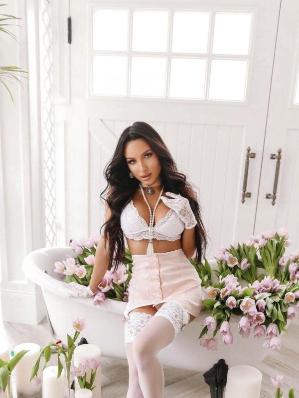 Оксана привлекательная девушка из Ровеньков цена от 6000 руб