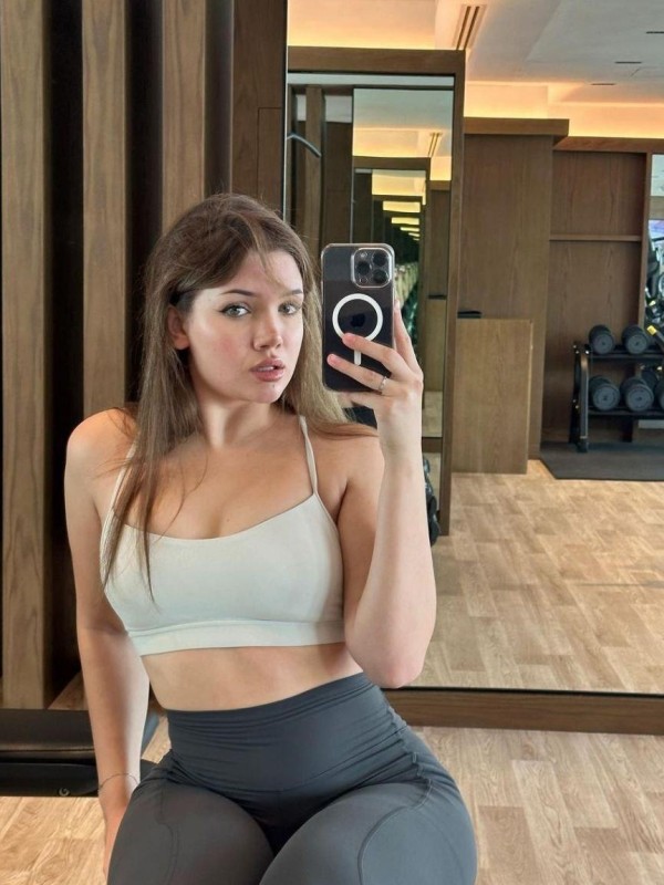 Катька привлекательная девушка из Ровеньков цена от 6000 руб