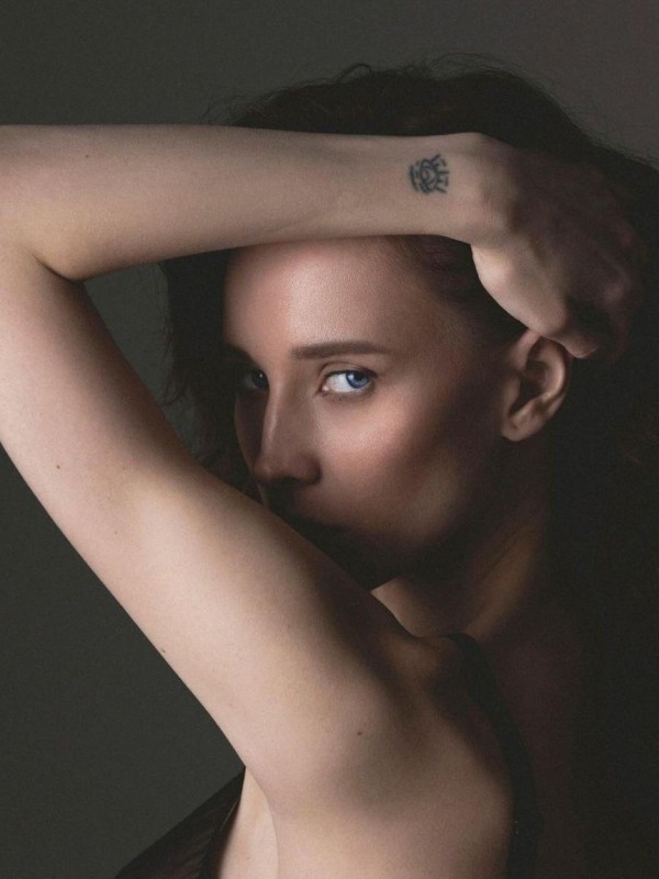 Александра привлекательная девушка из Ровеньков цена от 10000 руб